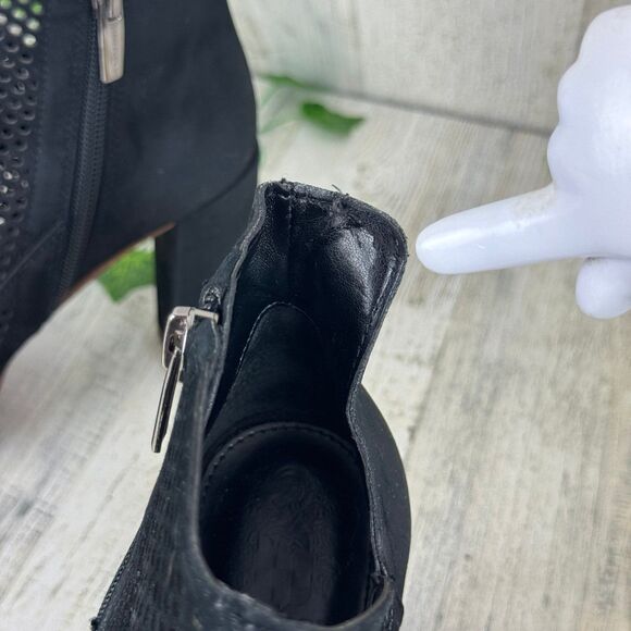 Vince Camuto Black Ankle Boots Nubuck Leather Perforated Pointed Toe Sz 6.5 M - Picture 6 of 10